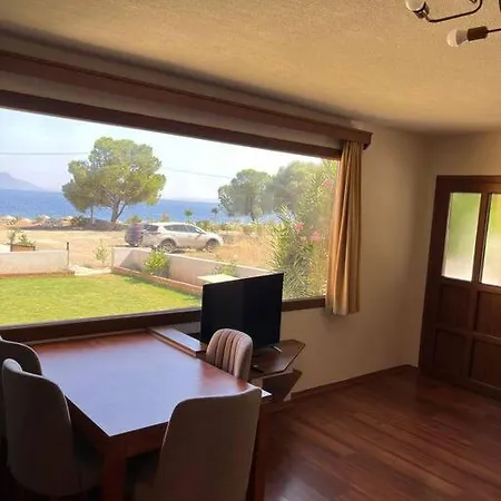 Two Bedroom House By The Sea In The Village Of Mazi Case de vacanță